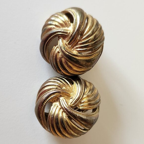 ✨ Lot of 7 Clip-On Earrings | Gold & Black, Pearl Accent, Retro Style - Picture 8 of 9